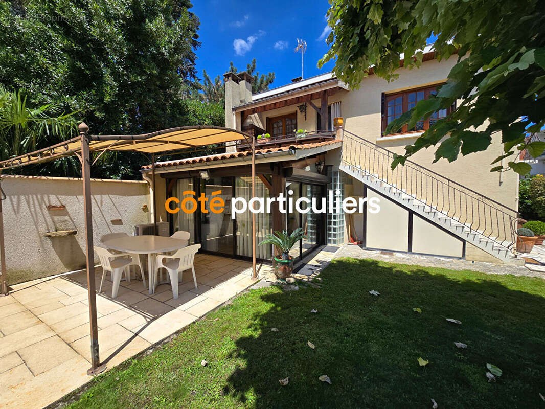 Maison 4 chambres jardin et double garage - photo 13