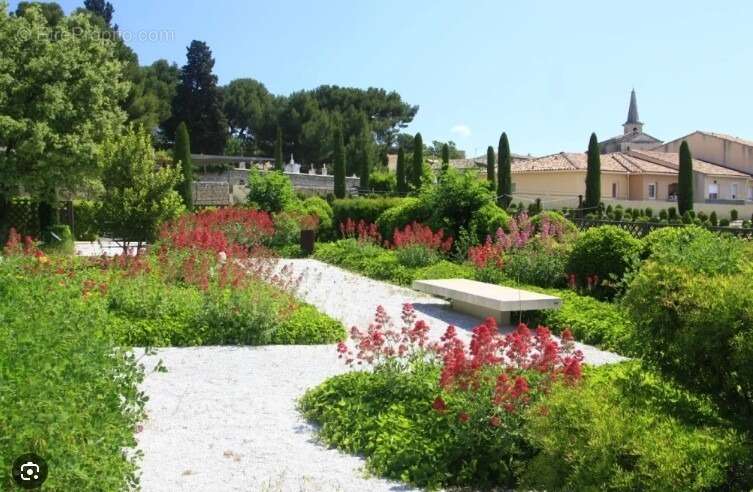 Terrain à CAUMONT-SUR-DURANCE