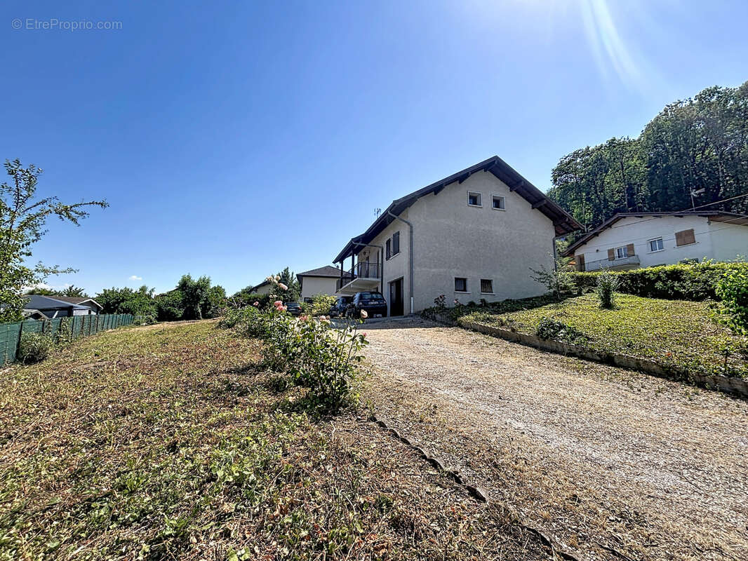 Rumilly - Maison de 115m2 - à rénover sur une parcelle de 1200m2 - photo 3