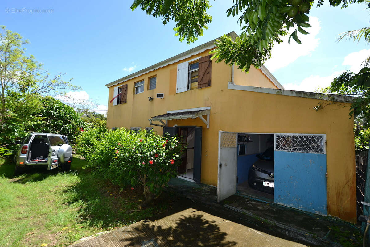 Maison à LES ABYMES