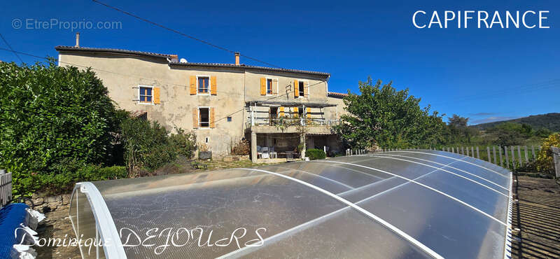 Maison à SAINT-MICHEL-DE-CHABRILLANOUX