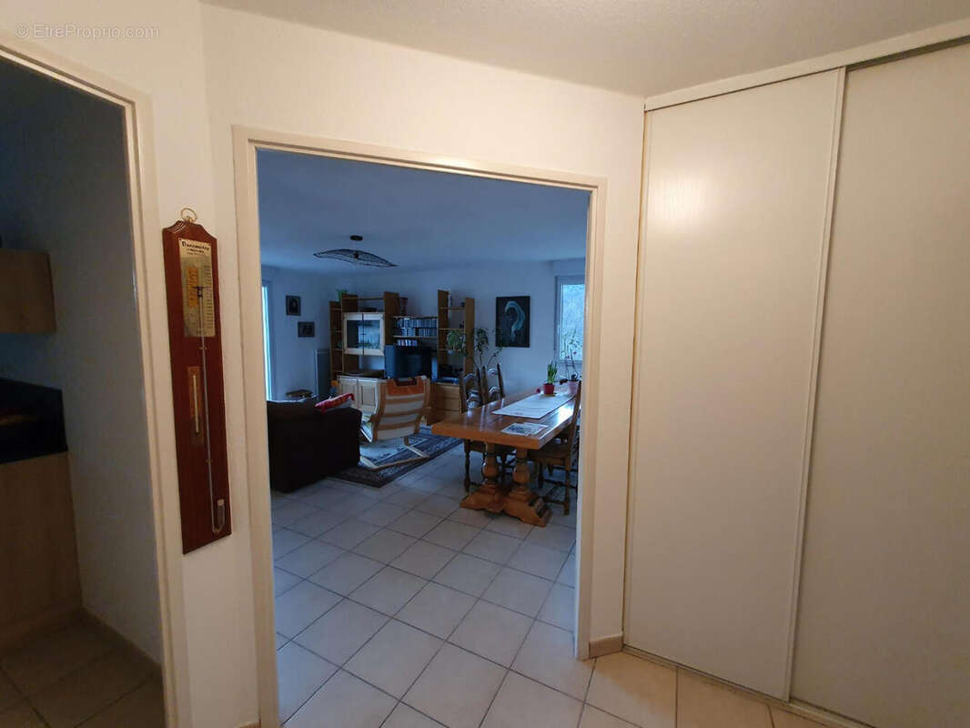 entrée placard - Appartement à CAHORS