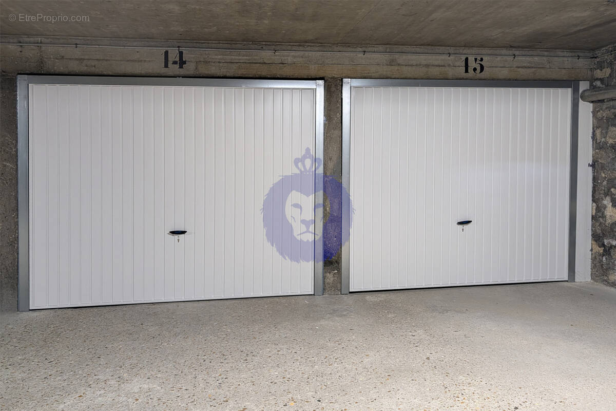 Parking à SAINT-MAUR-DES-FOSSES