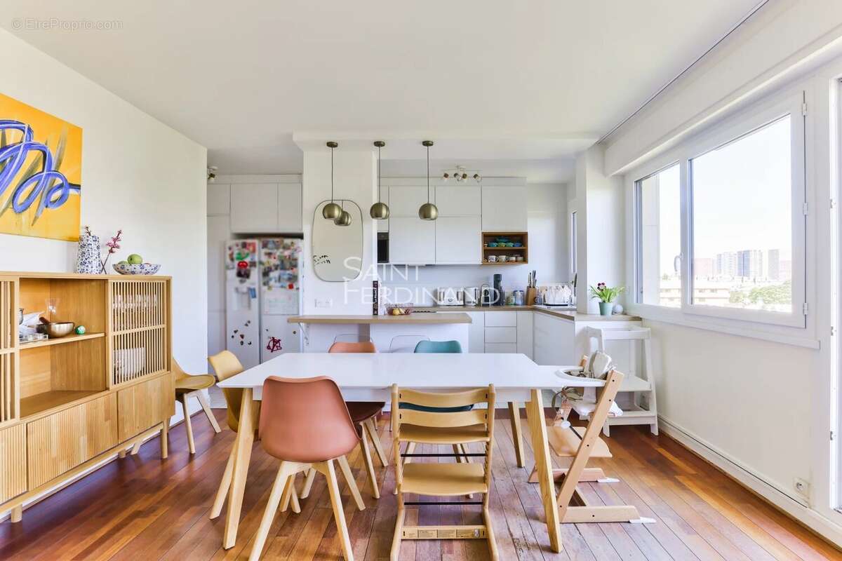 Appartement à PARIS-16E