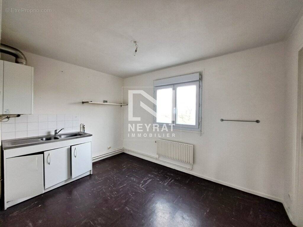 Appartement 64 m² à Luzy  - photo 1