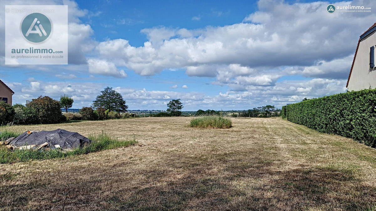 zone constructible 1205 m² - Terrain à NERIS-LES-BAINS