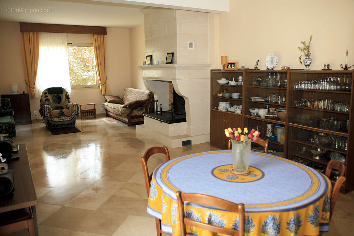 Maison à MONTGESTY