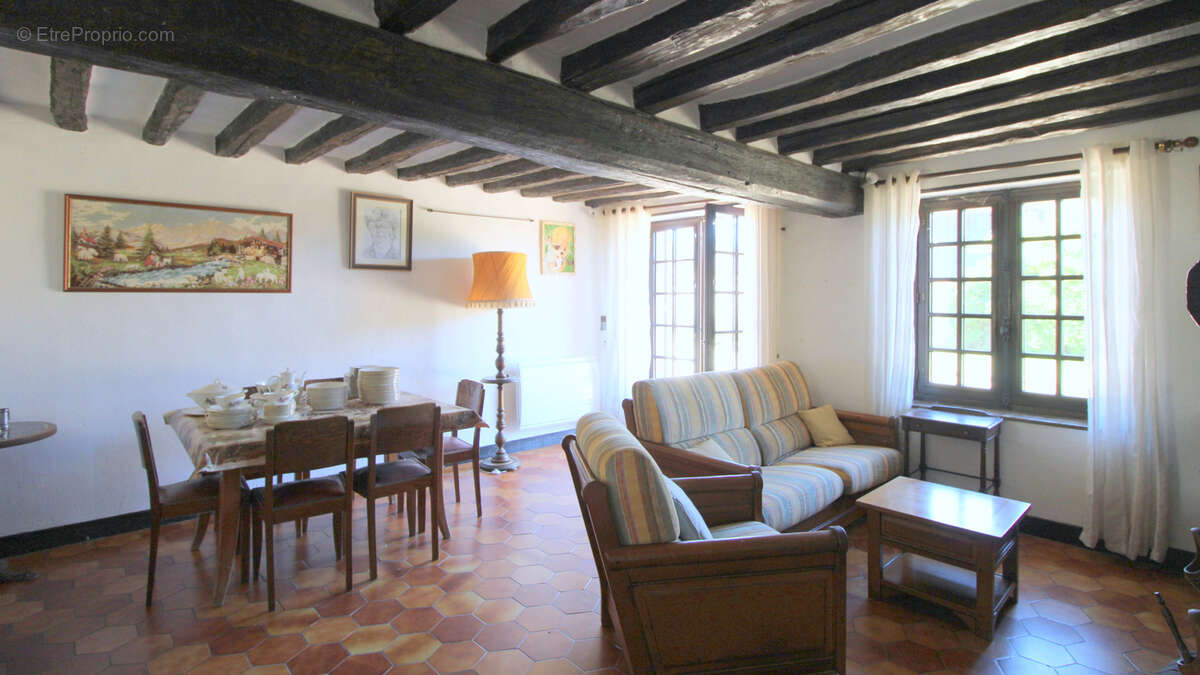 Maison à TREMBLAY-LES-VILLAGES