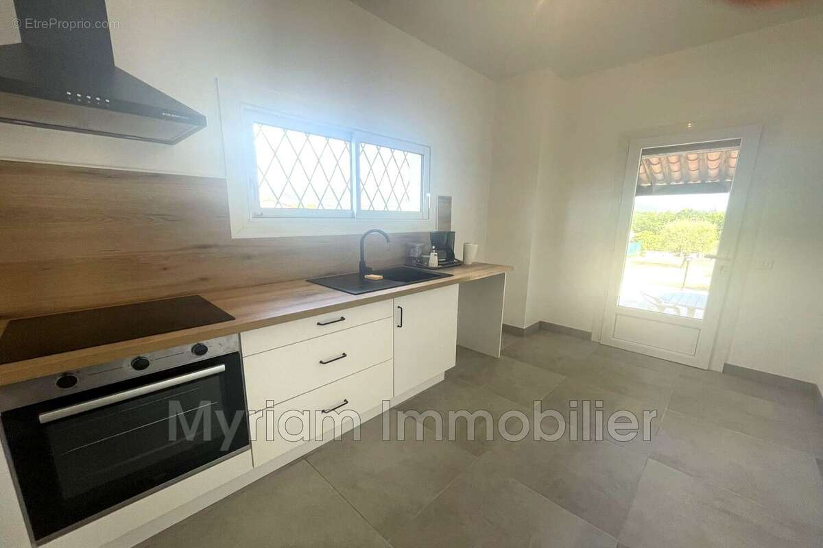 Maison à SAINT-CEZAIRE-SUR-SIAGNE