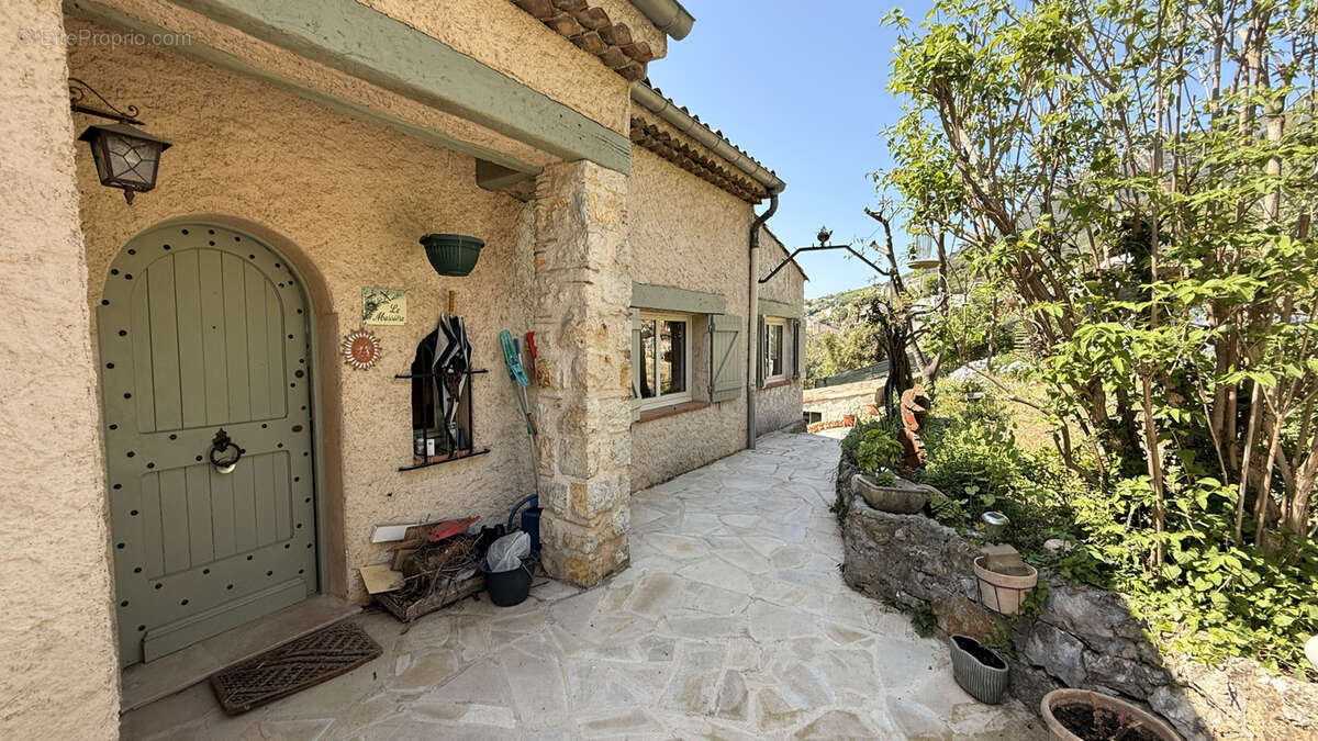 Villa 5 pièces Super Gattières - Vue Mer - photo 2
