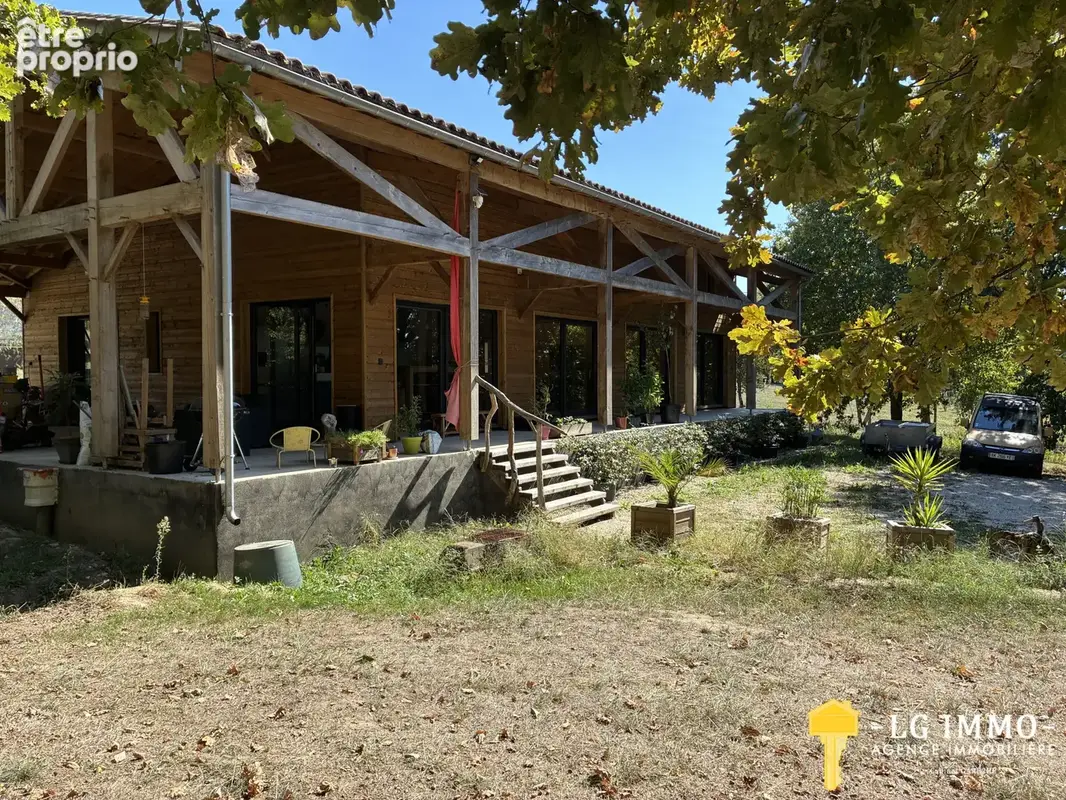 Maison contemporaine en bois, 3 chambres avec leur salle d'eau, jardin 3800 m2 - photo 1
