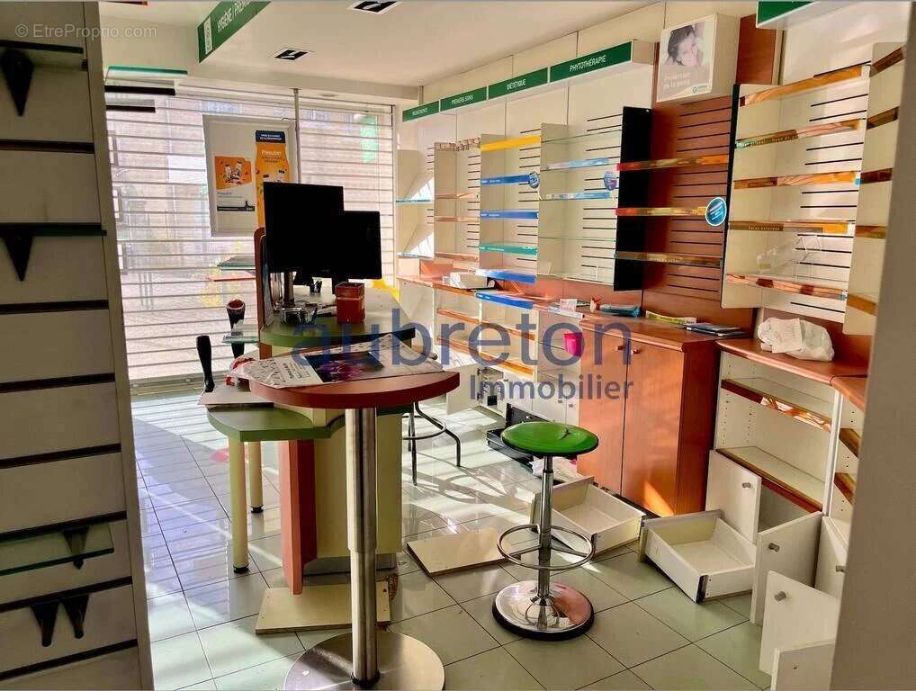 Commerce à FONTAINE