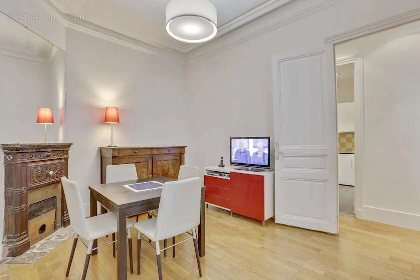 Appartement à PARIS-1E