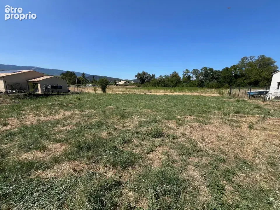 Terrain à LES MEES