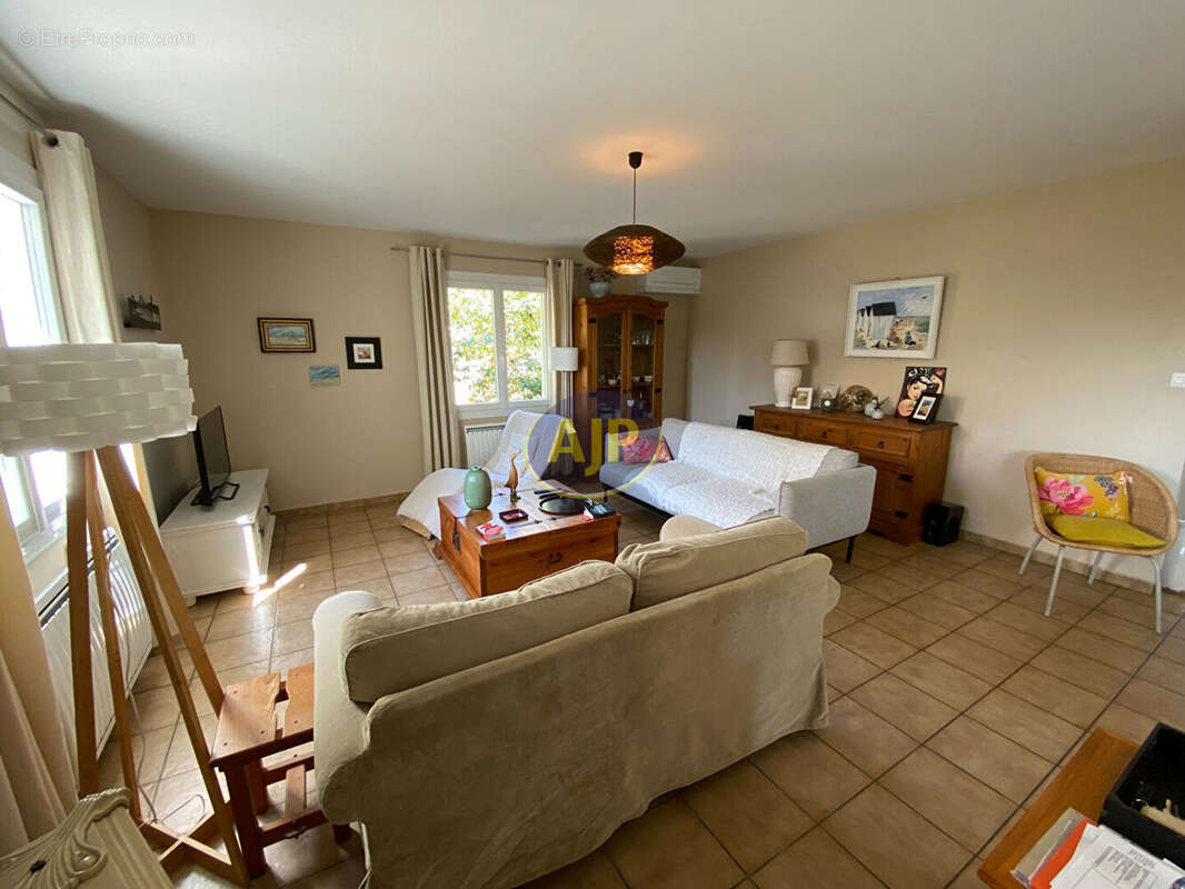 Maison à VENDAYS-MONTALIVET