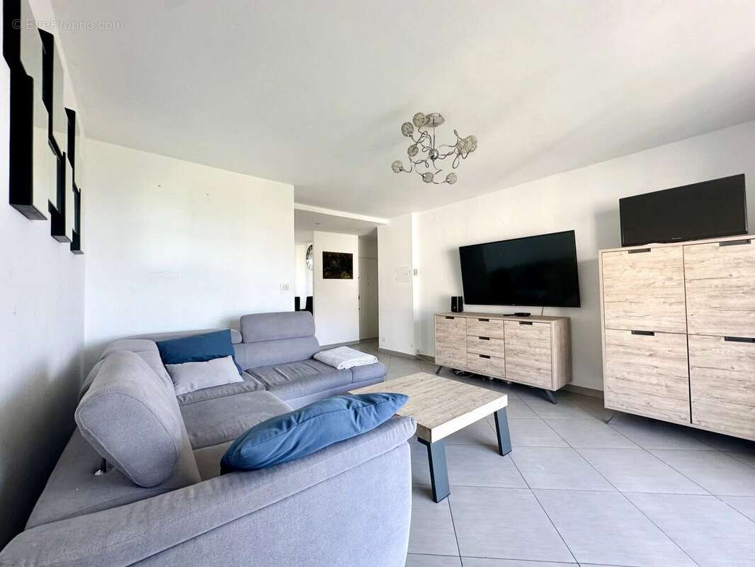 Appartement à CARROS