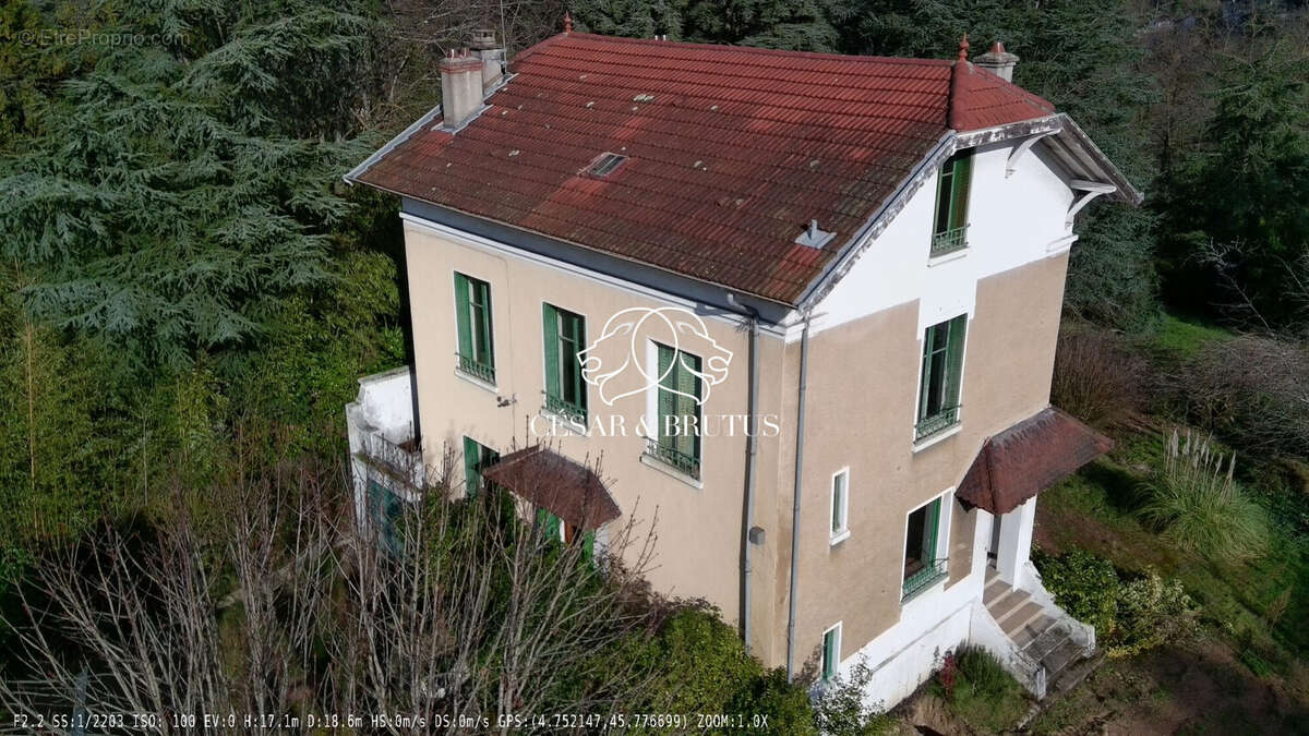 Appartement à CHARBONNIERES-LES-BAINS
