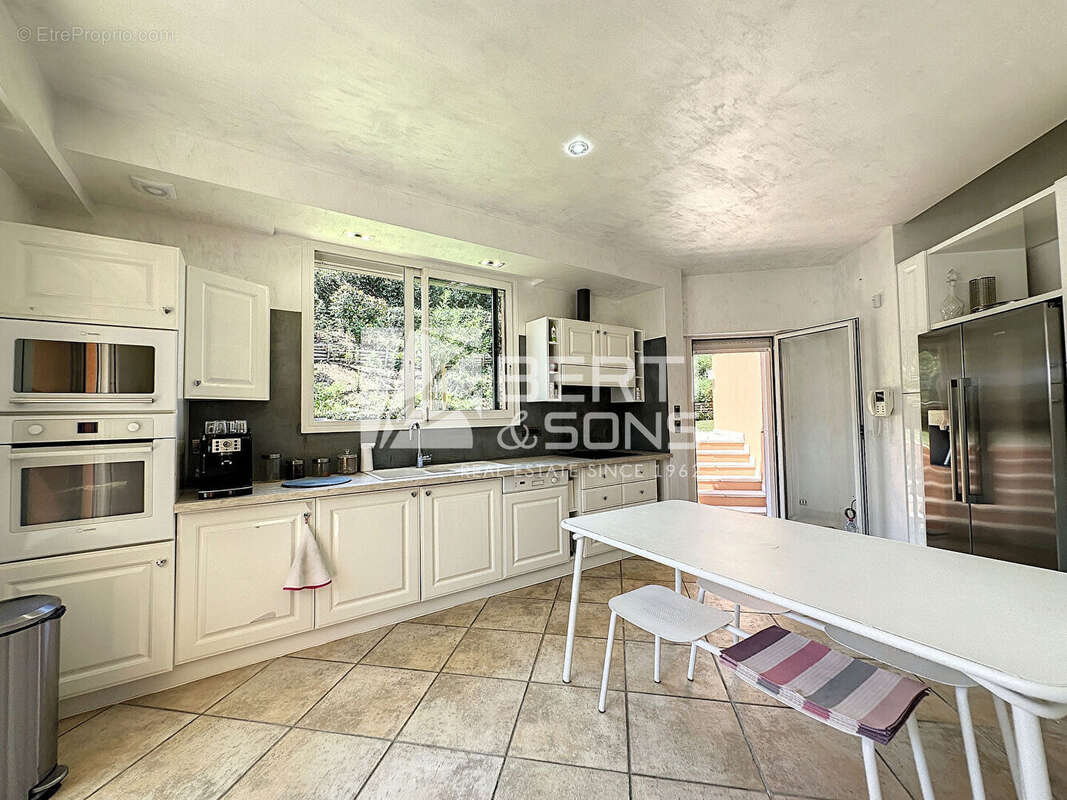 Mandelieu dans domaine prestigieux  - villa de plain-pied - photo 6