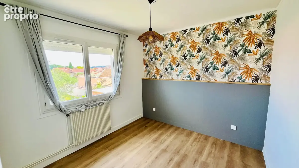Appartement T4 rénové - Entre maison et appartement - Premier étage avec balcon & grand terrain privatif - photo 13