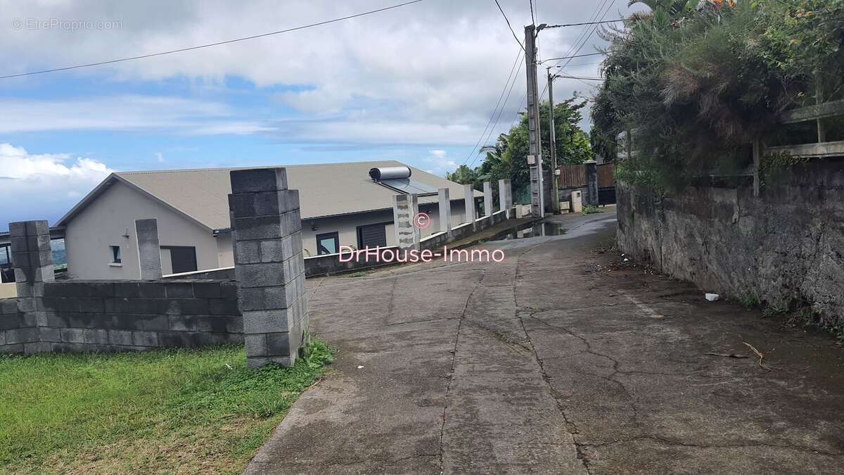 Terrain à LE TAMPON