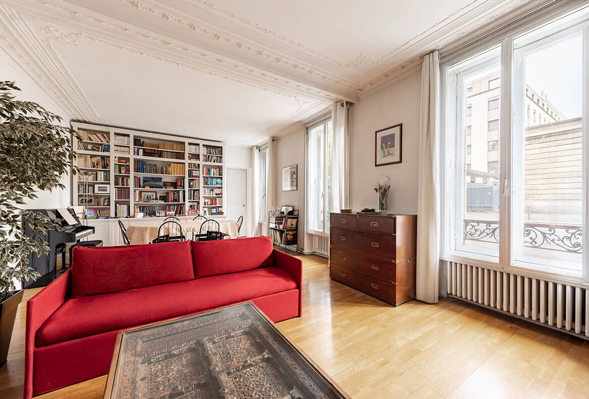 Appartement à PARIS-10E