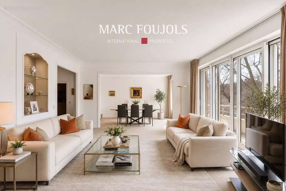 Appartement à PARIS-16E