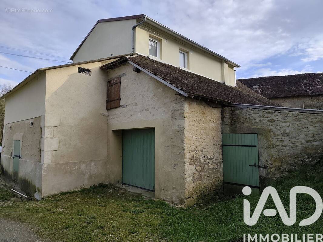 Photo 1 - Maison à AILLIERES-BEAUVOIR