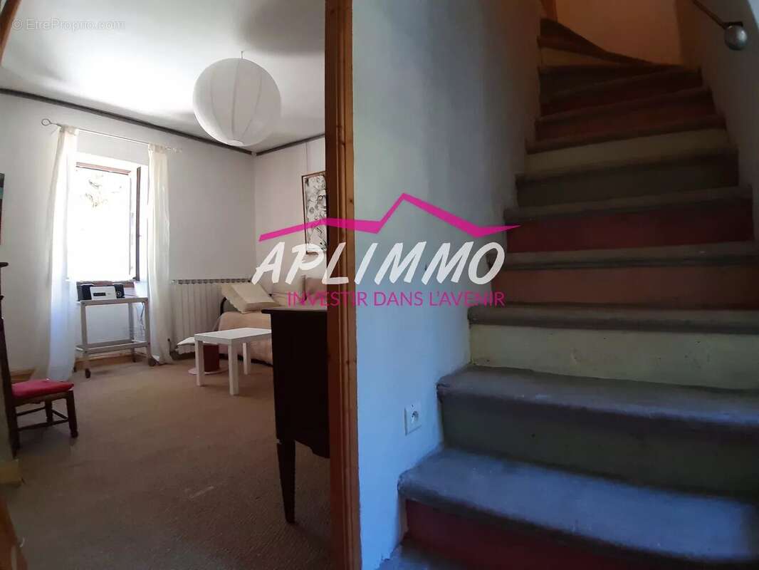 Maison à SAINT-MONTAN