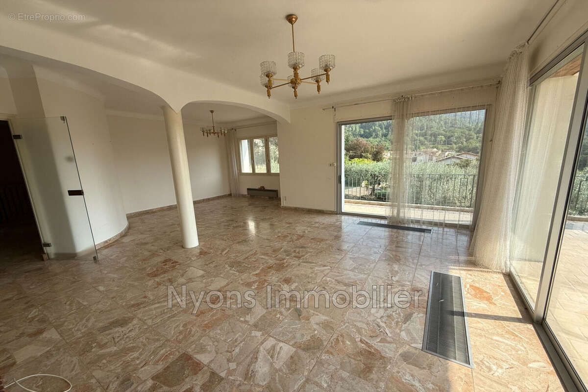 Maison 130 m² à Nyons  - photo 7