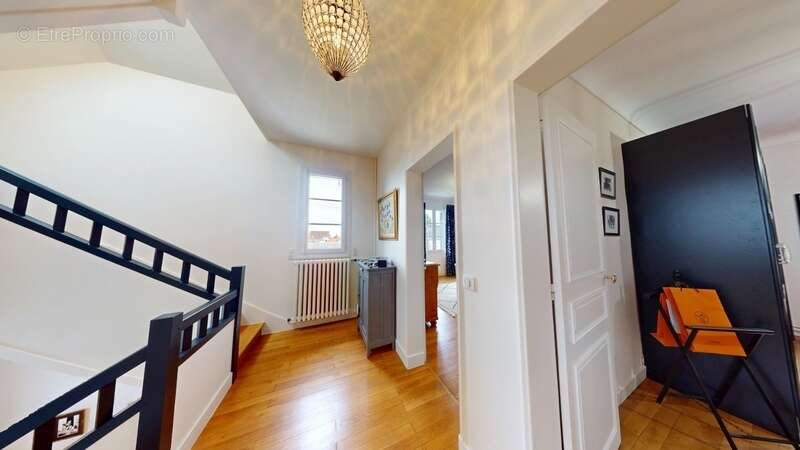 Maison à SAINT-CYR-SUR-LOIRE