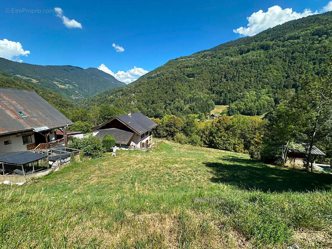 Terrain constructible d'environ 500 m² - photo 3