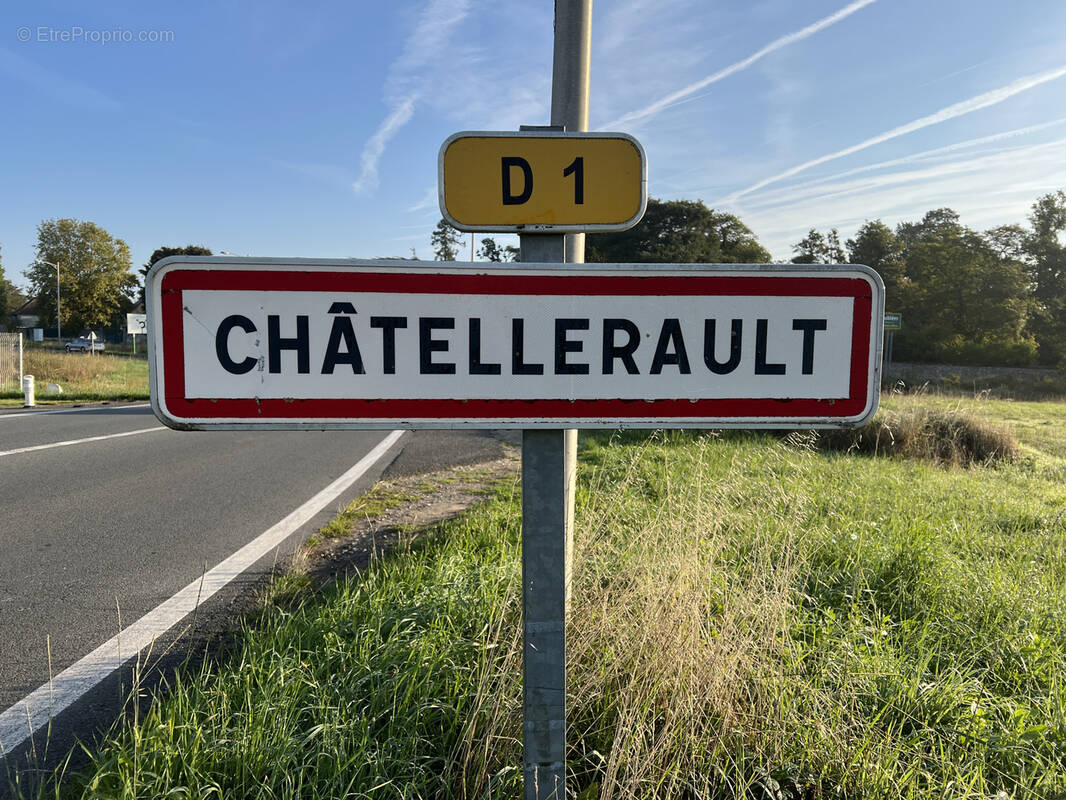 Terrain à CHATELLERAULT