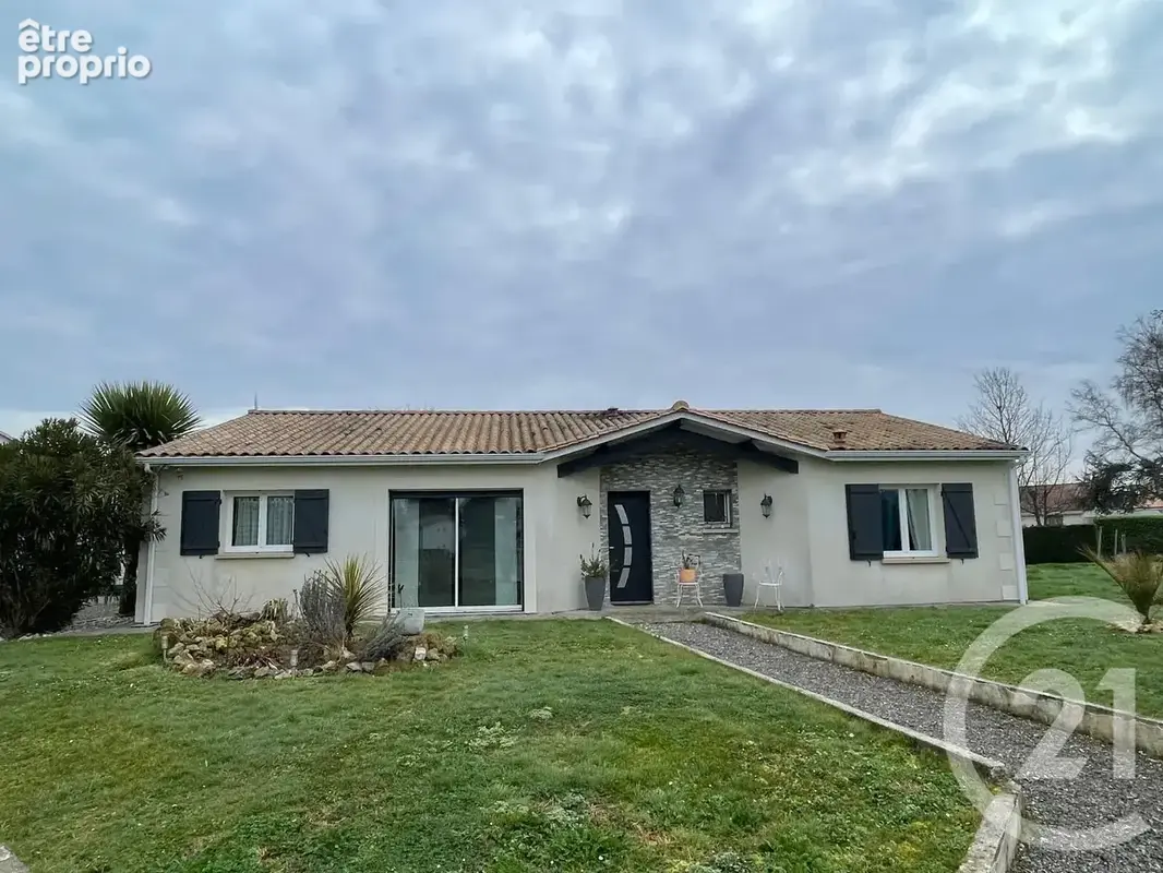 Maison à COUTRAS