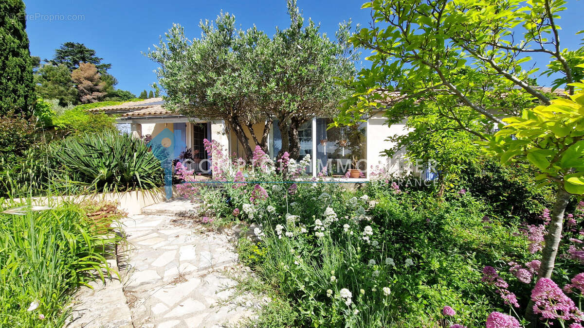 Maison à CRUVIERS-LASCOURS