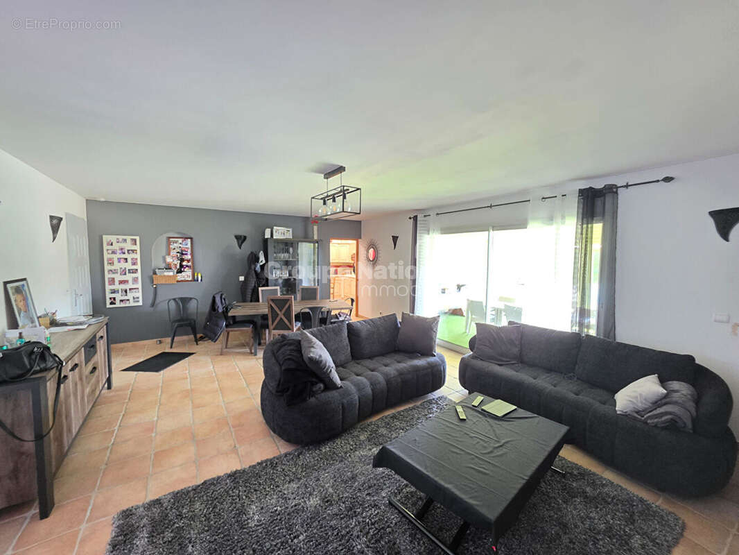 Maison à VINON-SUR-VERDON