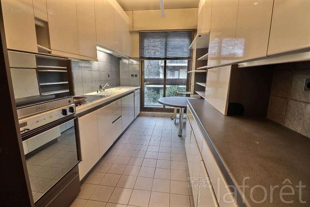 Appartement à NEUILLY-SUR-SEINE