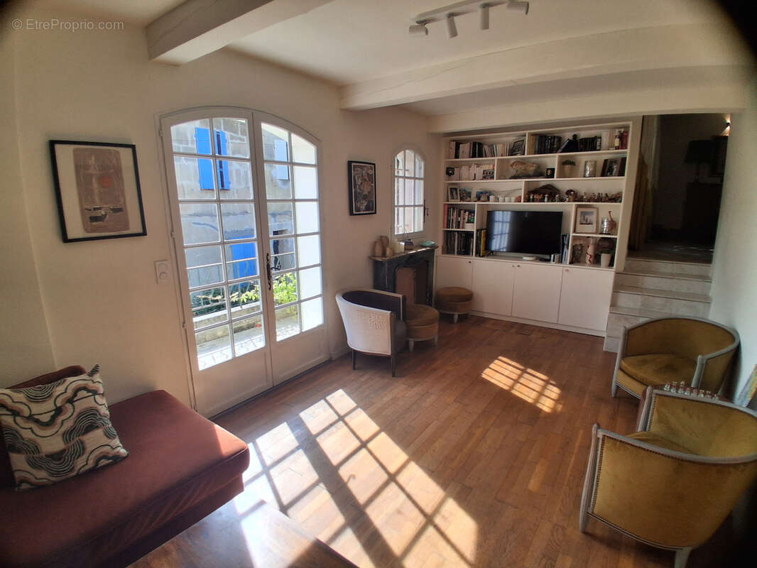 Maison à FONTVIEILLE