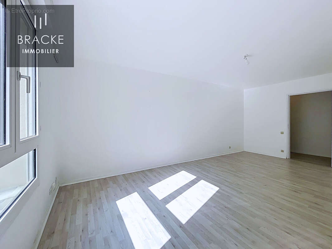 Appartement à COURBEVOIE