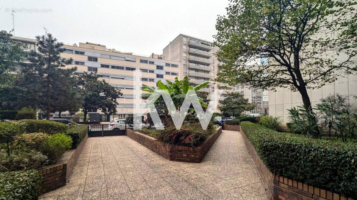 Parking à COURBEVOIE