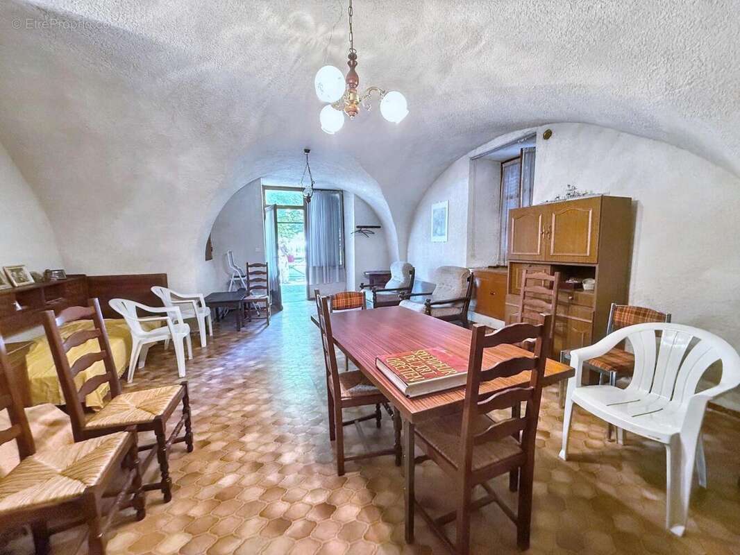   - Maison à JAUJAC