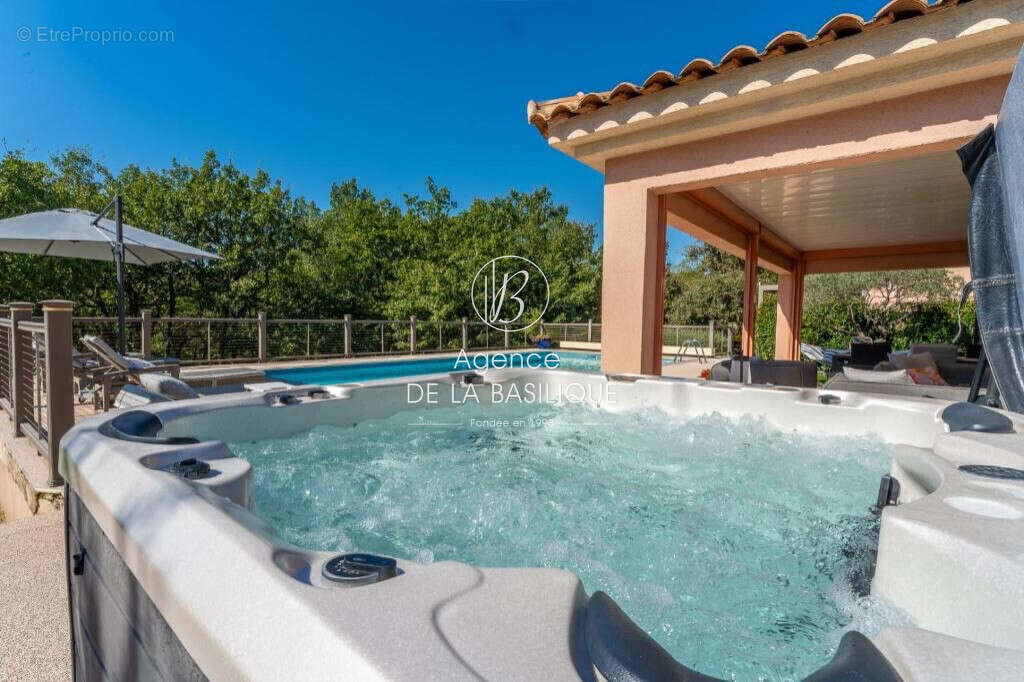 Maison à SAINT-MAXIMIN-LA-SAINTE-BAUME