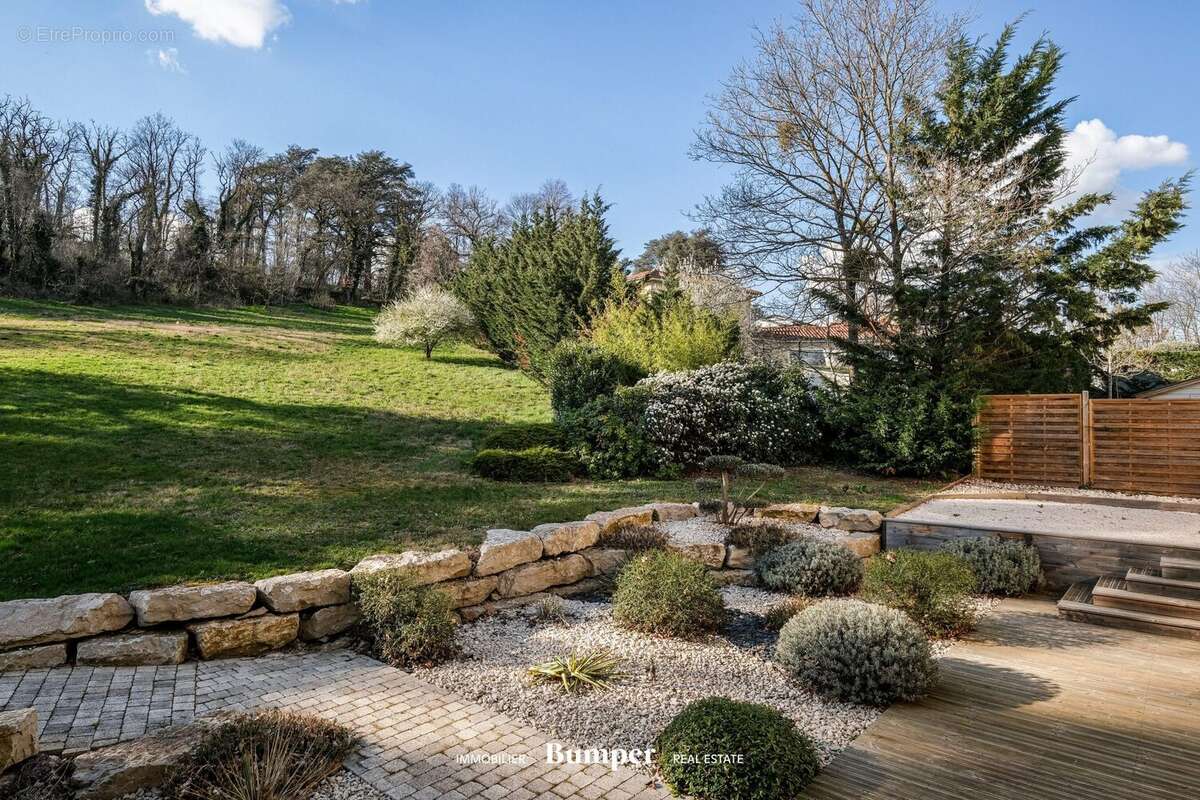 Maison à SAINT-GENIS-LAVAL