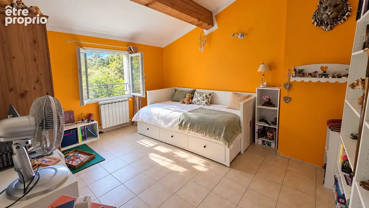 LAURIS : Maison T6 de 121 m2 avec piscine, garage et jardin arboré - photo 11