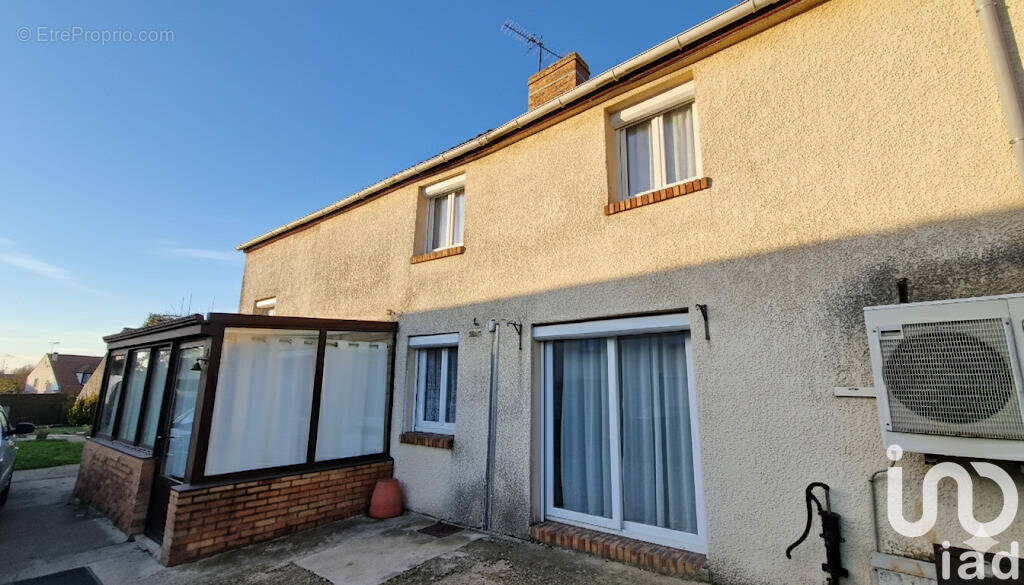 Photo 1 - Maison à LONGPERRIER