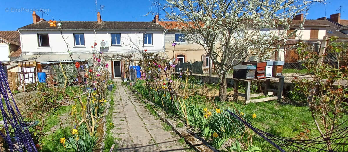 Maison à NOYANT-D&#039;ALLIER