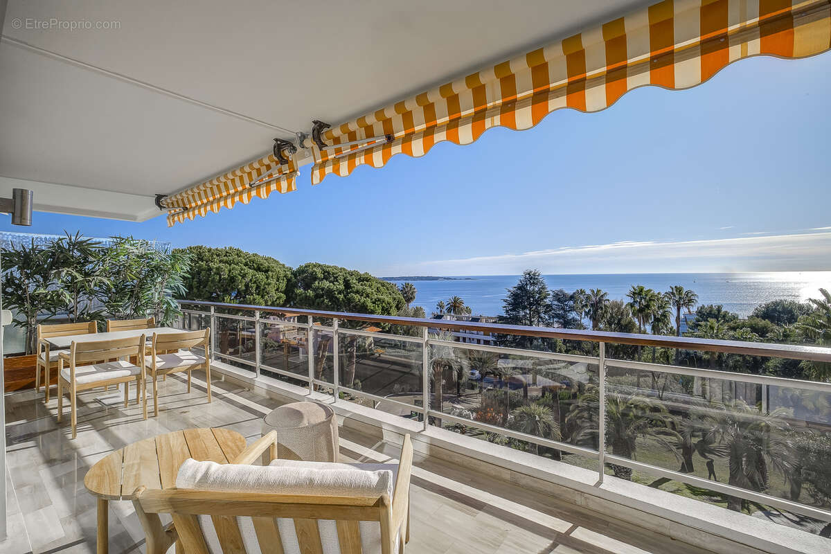 Appartement à VALLAURIS