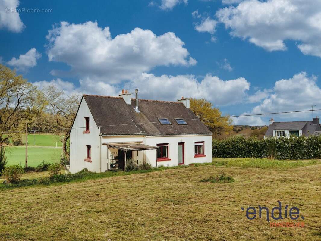 Maison familiale avec jardin et dépendances  Proche Melrand - photo 2