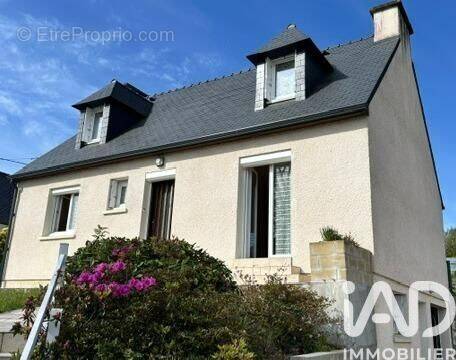 Photo 1 - Maison à CHATEAUNEUF-DU-FAOU