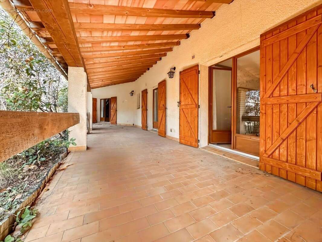 Maison à SAINT-JEAN-DE-CORNIES