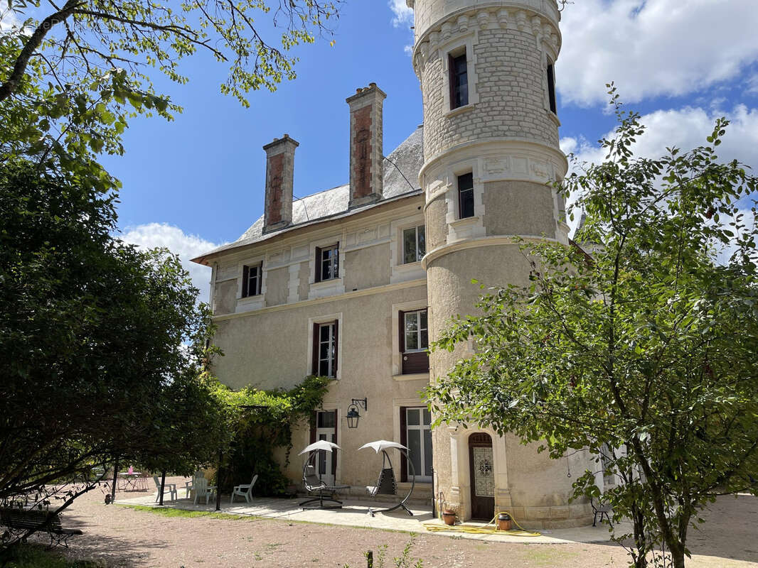 Maison à JAVERLHAC-ET-LA-CHAPELLE-SAINT-ROBERT
